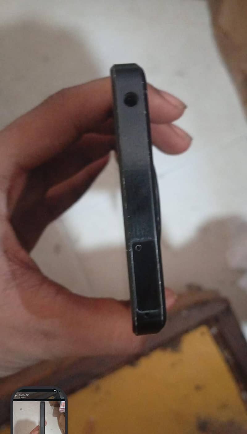 Sharp Aquos Sense7 0