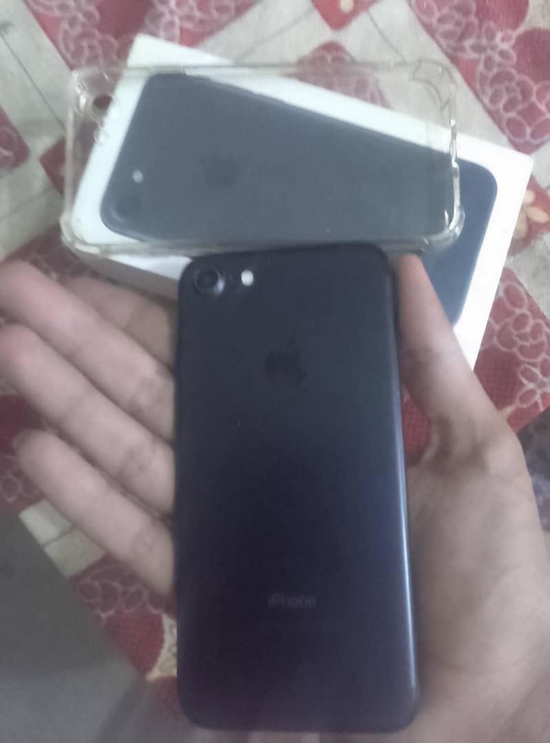 Apple iPhone 7 0