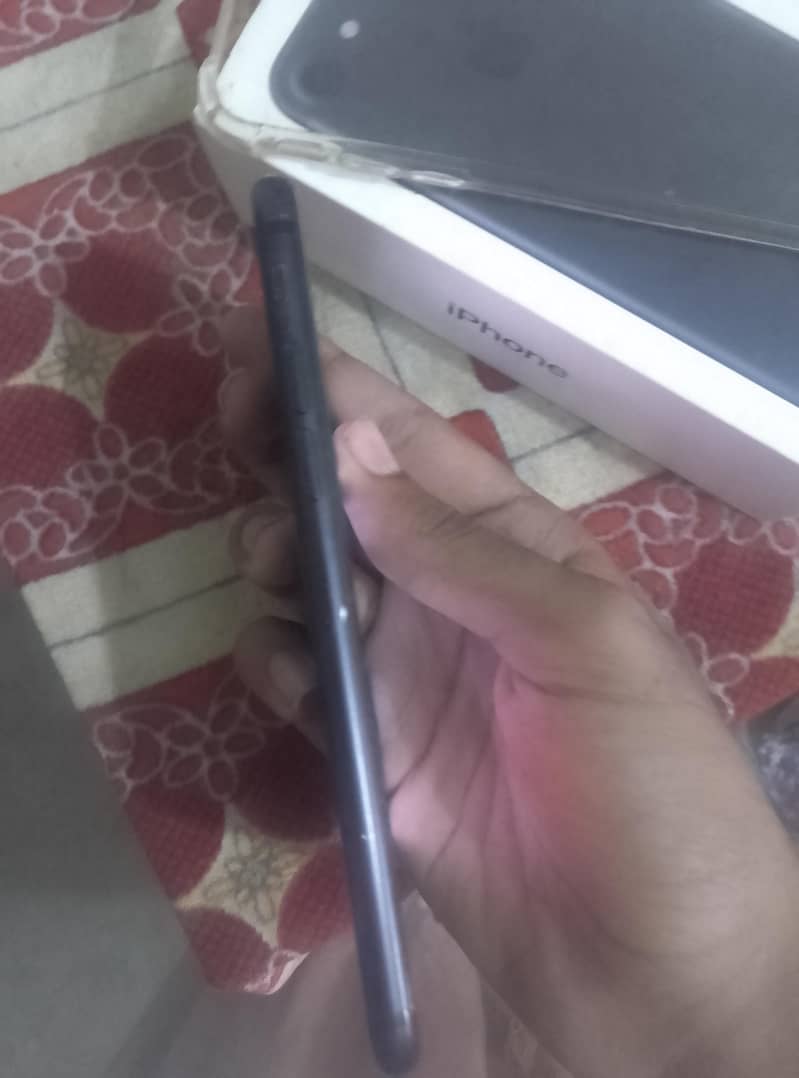 Apple iPhone 7 2