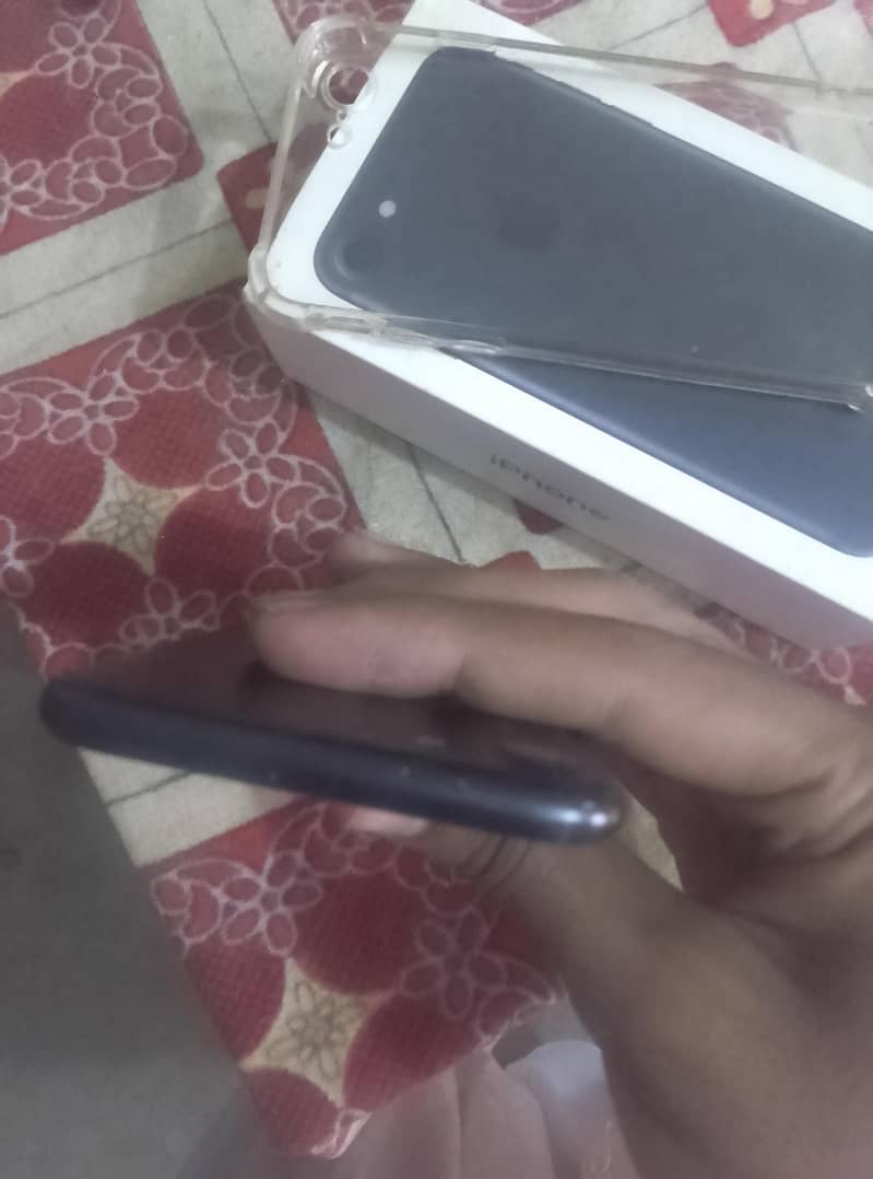 Apple iPhone 7 3
