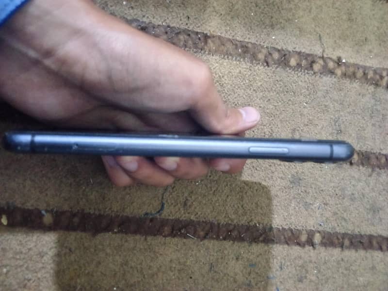 Apple iPhone 11 3
