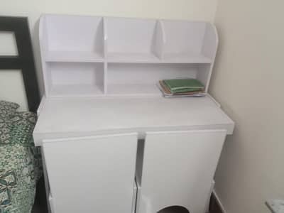 kids study table & chairs