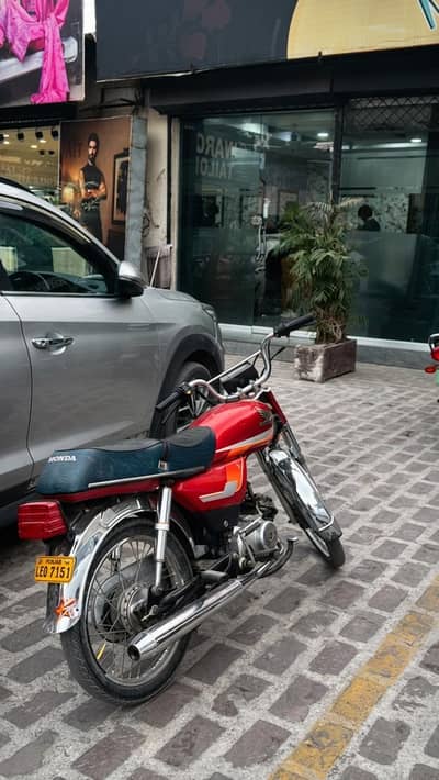 Honda 70 bike whatsapp no 03234672175