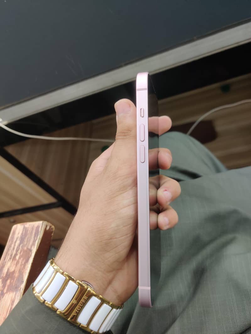 Apple iPhone 15 plus 4