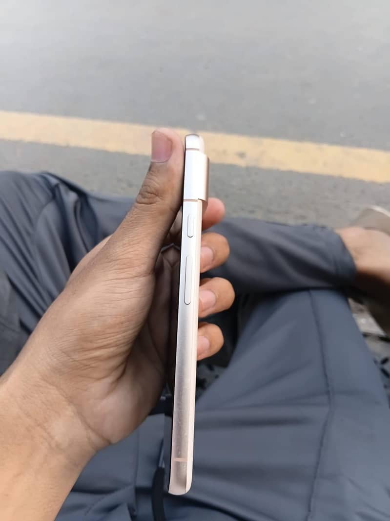Google Pixel 8 3