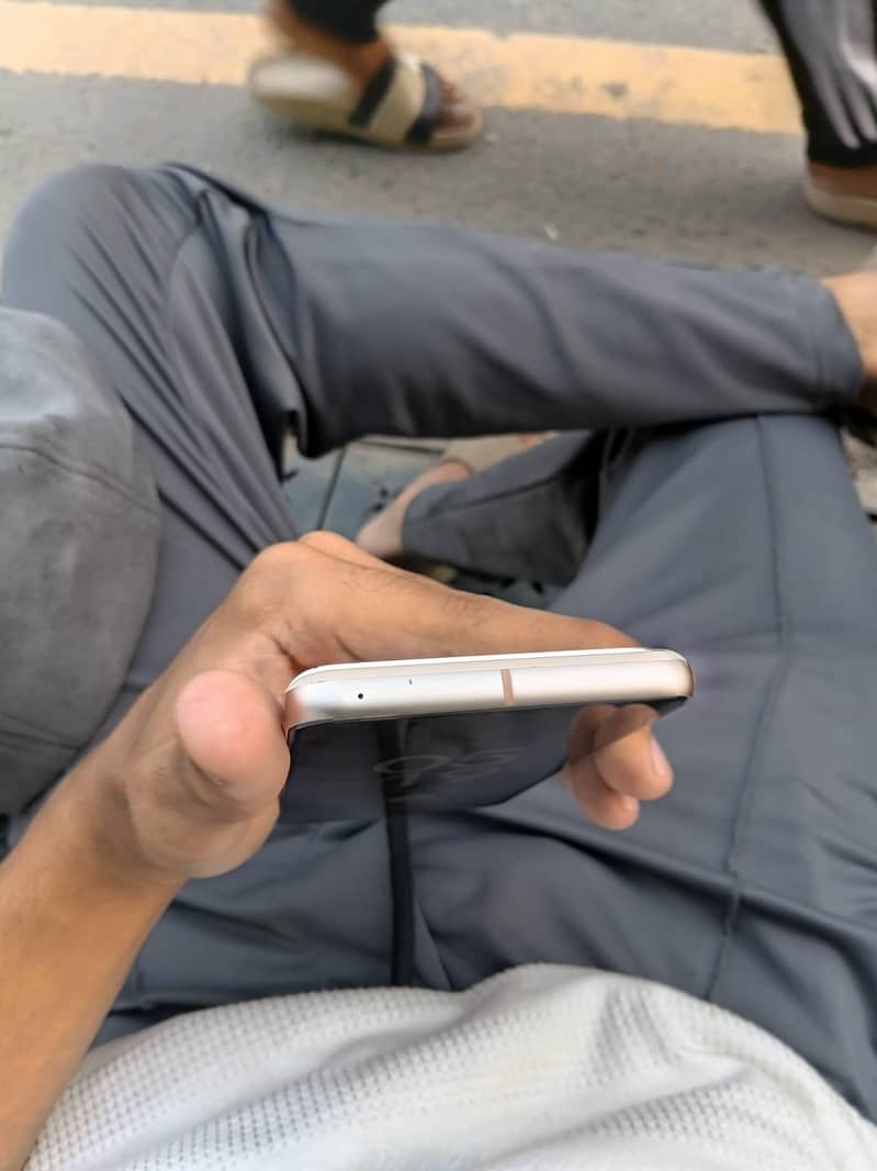 Google Pixel 8 6