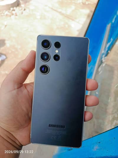 Samsung Galaxy  S25 Ultra.