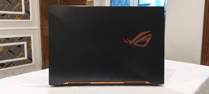 Asus ROG Zephyrus S GX701-GX -17.3 inch-8GB RTX 2080-24GB-1TB Nvme