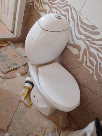English commode /western Toilet seat for sale . Good condition