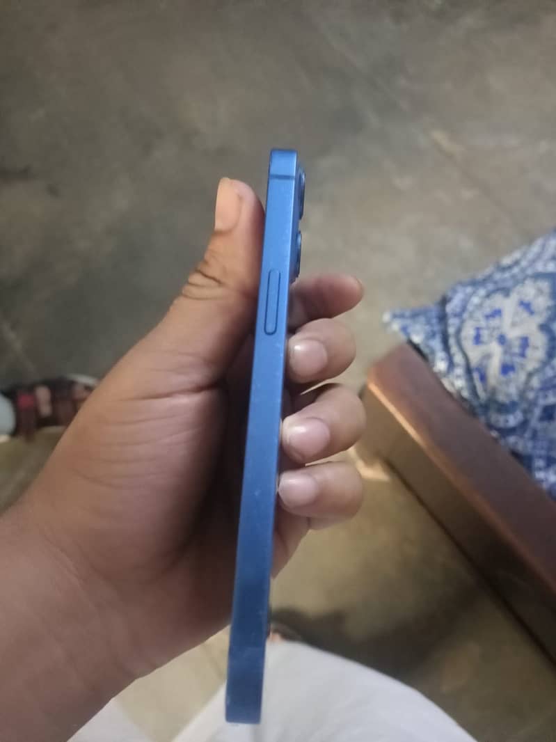 Apple iPhone 13 4