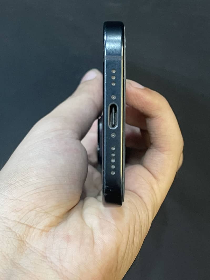 Apple iPhone 15 4