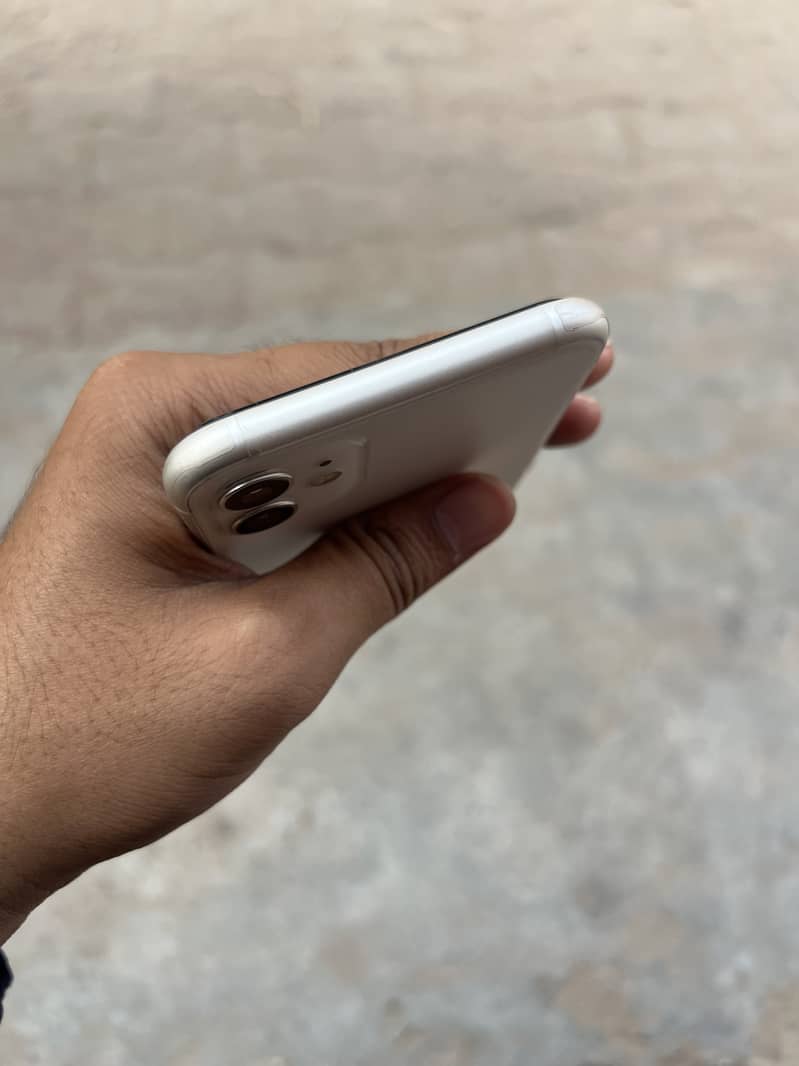 Apple iPhone 11 4