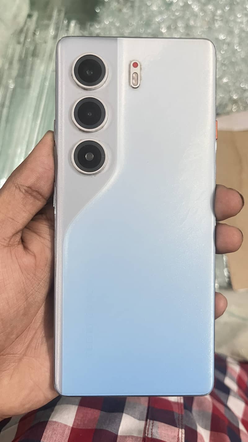Tecno camon 40 pro 2