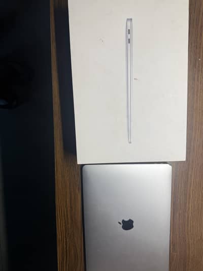 MacBook Air intel 13 inch 2020 designed in california