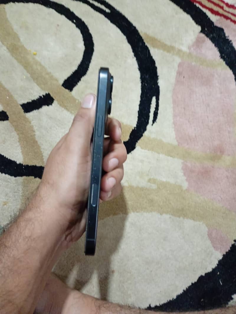 Apple iPhone 16 Pro Max 2