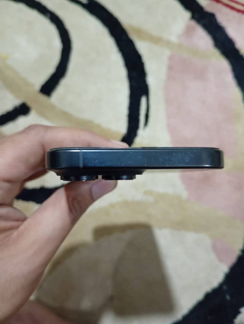 Apple iPhone 16 Pro Max 4