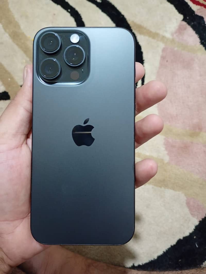 Apple iPhone 16 Pro Max 8