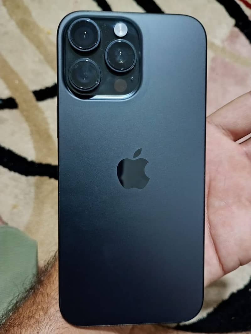 Apple iPhone 16 Pro Max 9