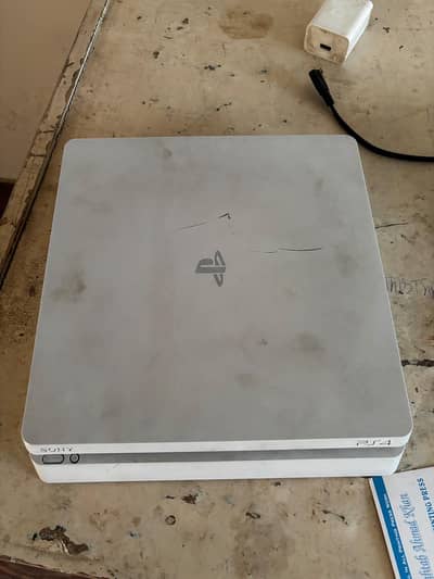 ps 4 slim ha all ok koi malsa nahi ha all good