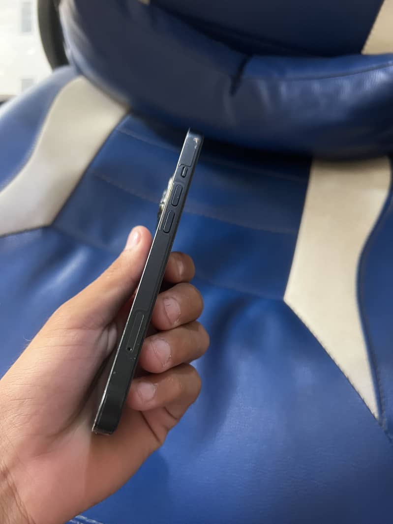 Apple iPhone 13 4