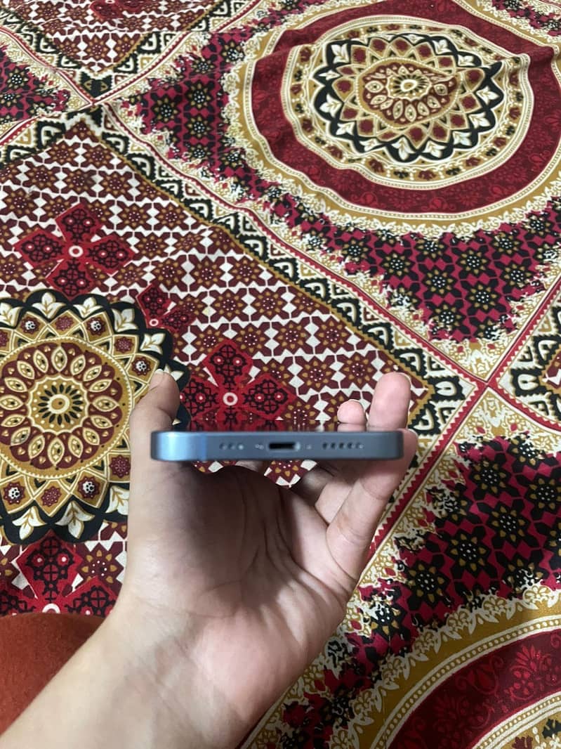 Apple iPhone 14 3