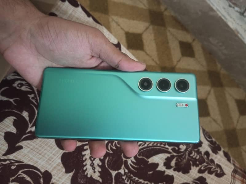 Tecno CAMON 40 0