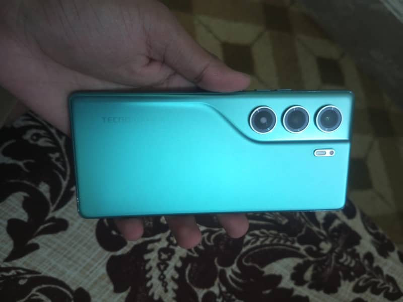 Tecno CAMON 40 1