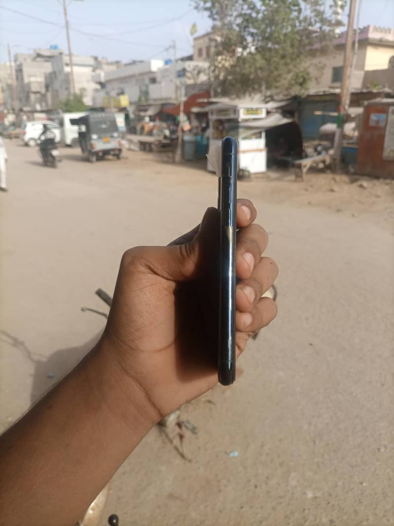Apple iPhone 11 Pro 2