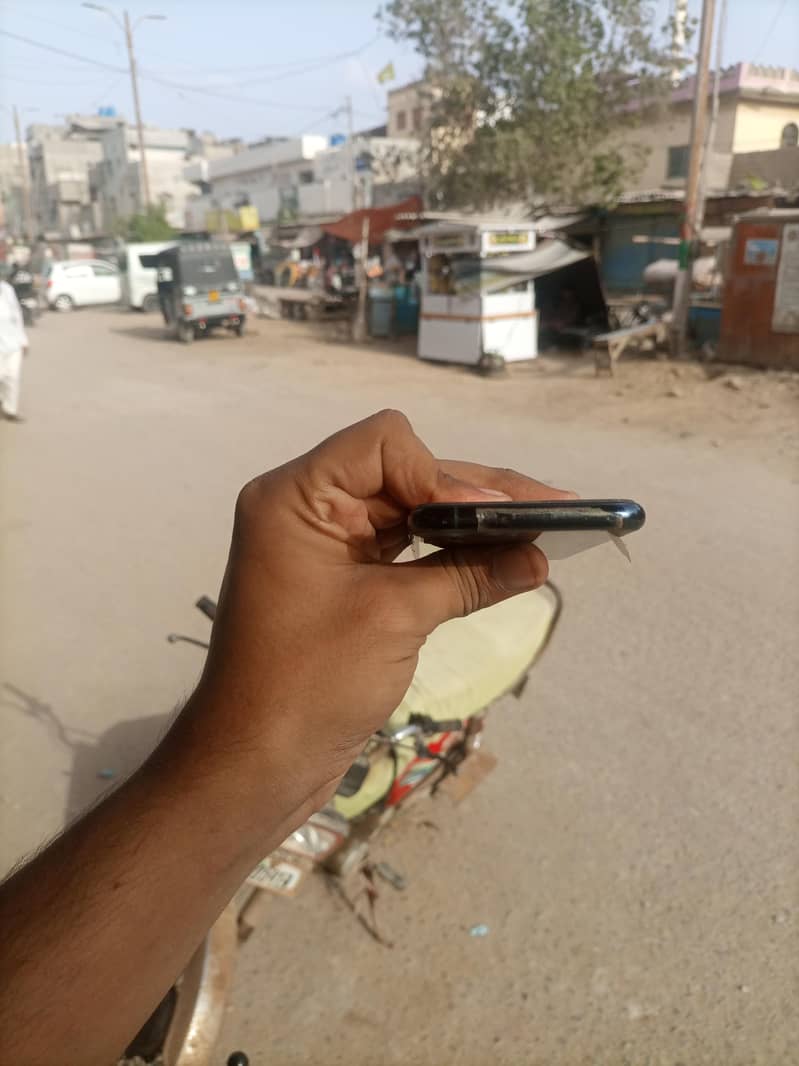 Apple iPhone 11 Pro 3