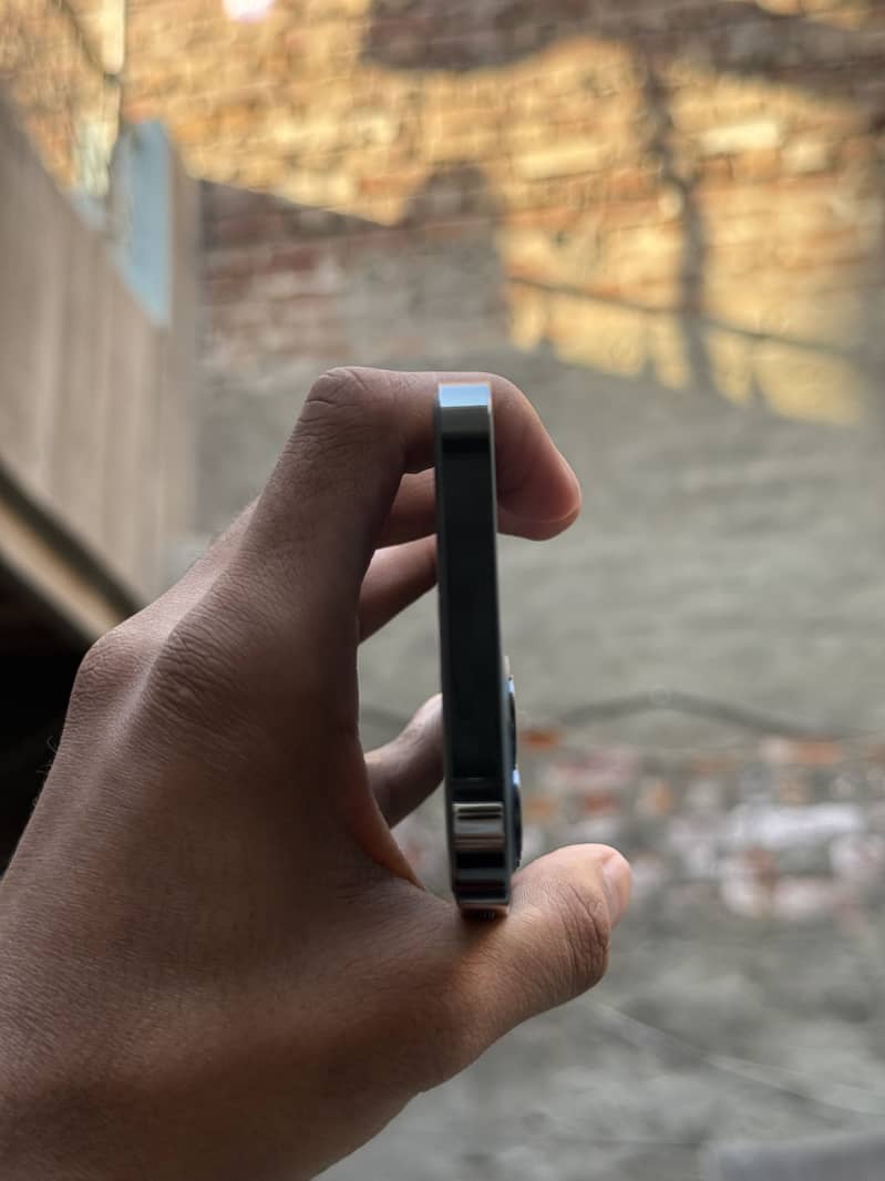 Apple iPhone 12 Pro 2