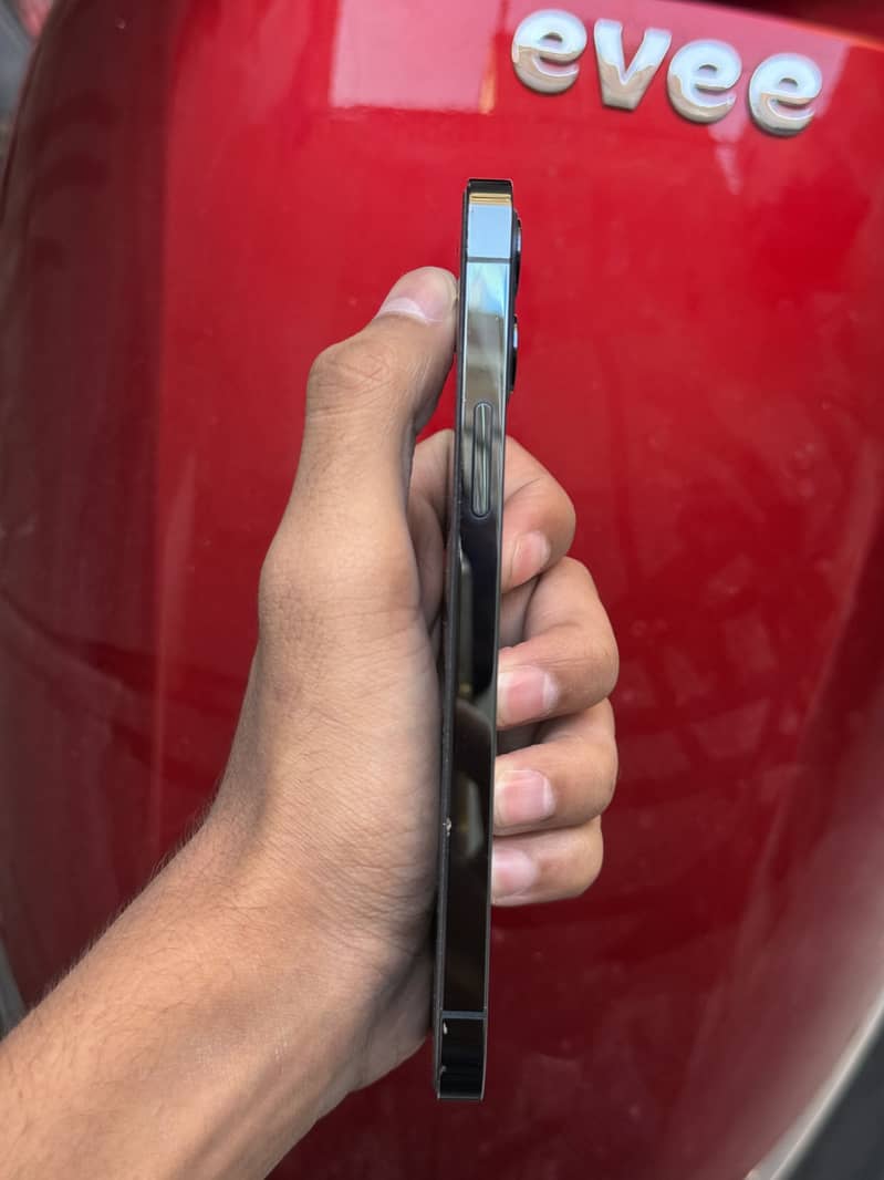 Apple iPhone 12 Pro 3