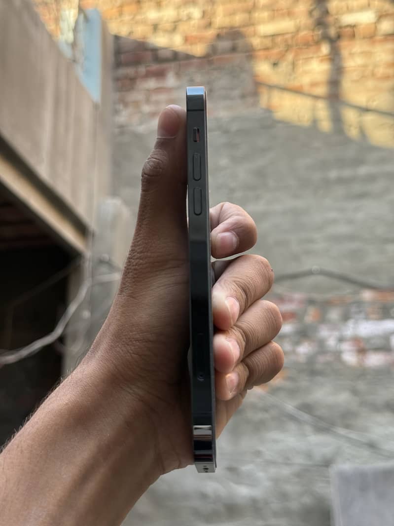 Apple iPhone 12 Pro 4