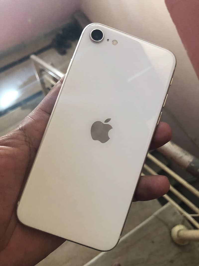 iPhone SE 2022 model 1