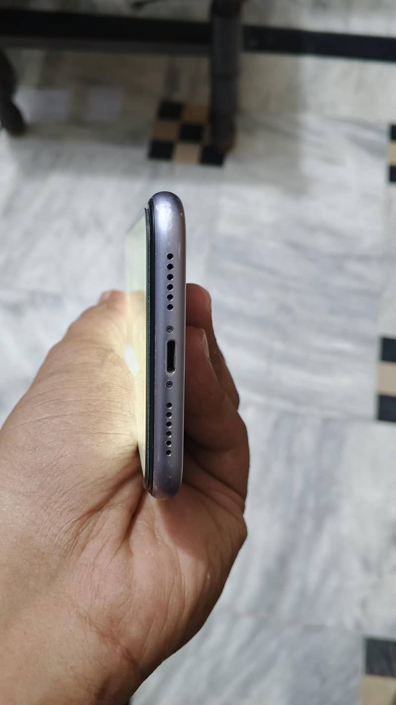 Apple iPhone 11 3