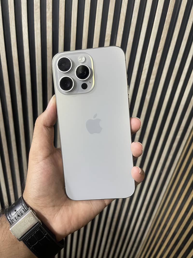 Apple iPhone 15 Pro Max 0