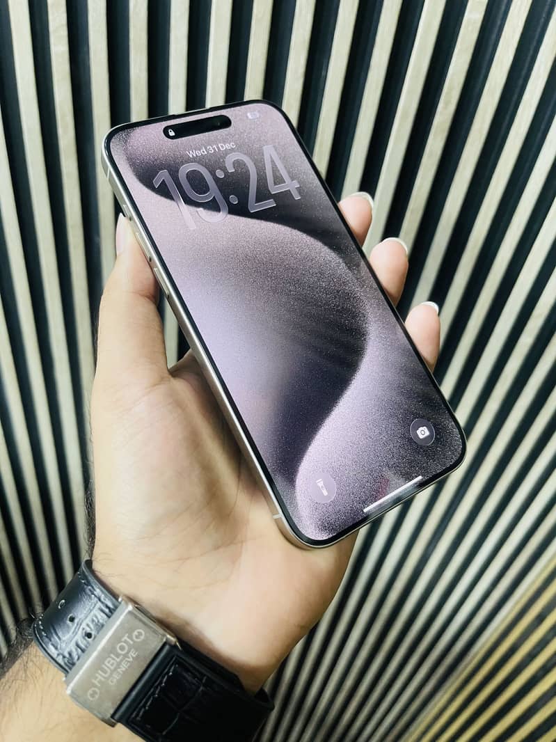 Apple iPhone 15 Pro Max 4