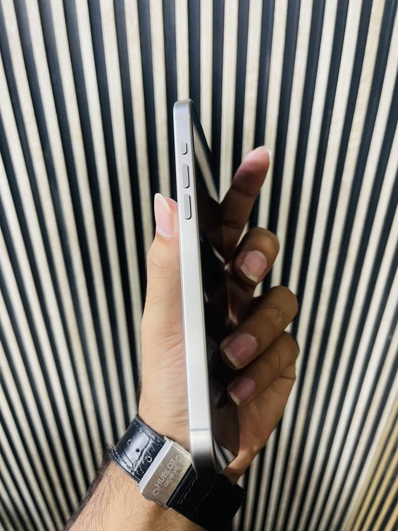 Apple iPhone 15 Pro Max 5
