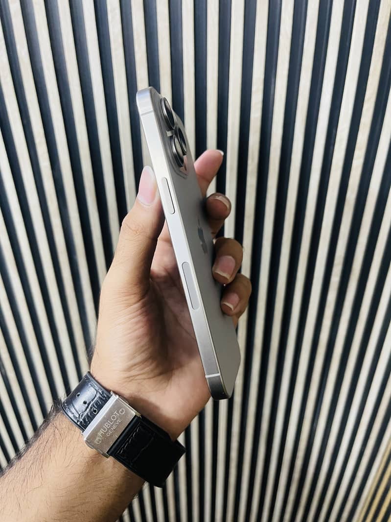 Apple iPhone 15 Pro Max 10