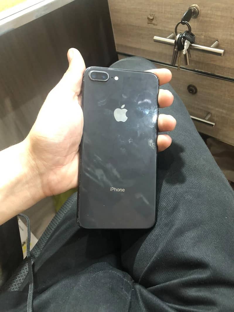 Apple iPhone 8 Plus 1