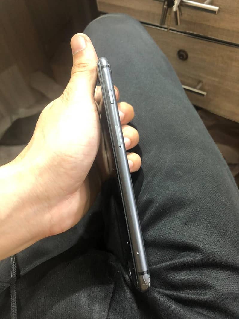 Apple iPhone 8 Plus 3