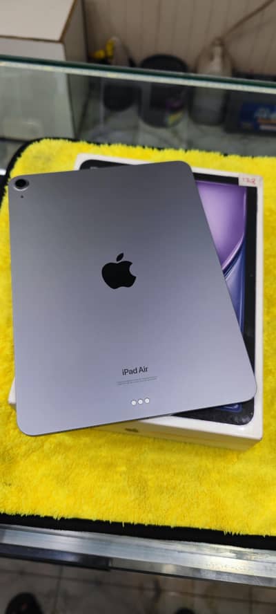 i pad air 11  ( M2 )