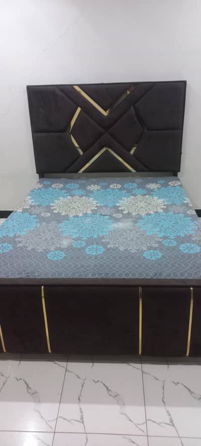 Iron Cushion Bed with mattress for Sale
