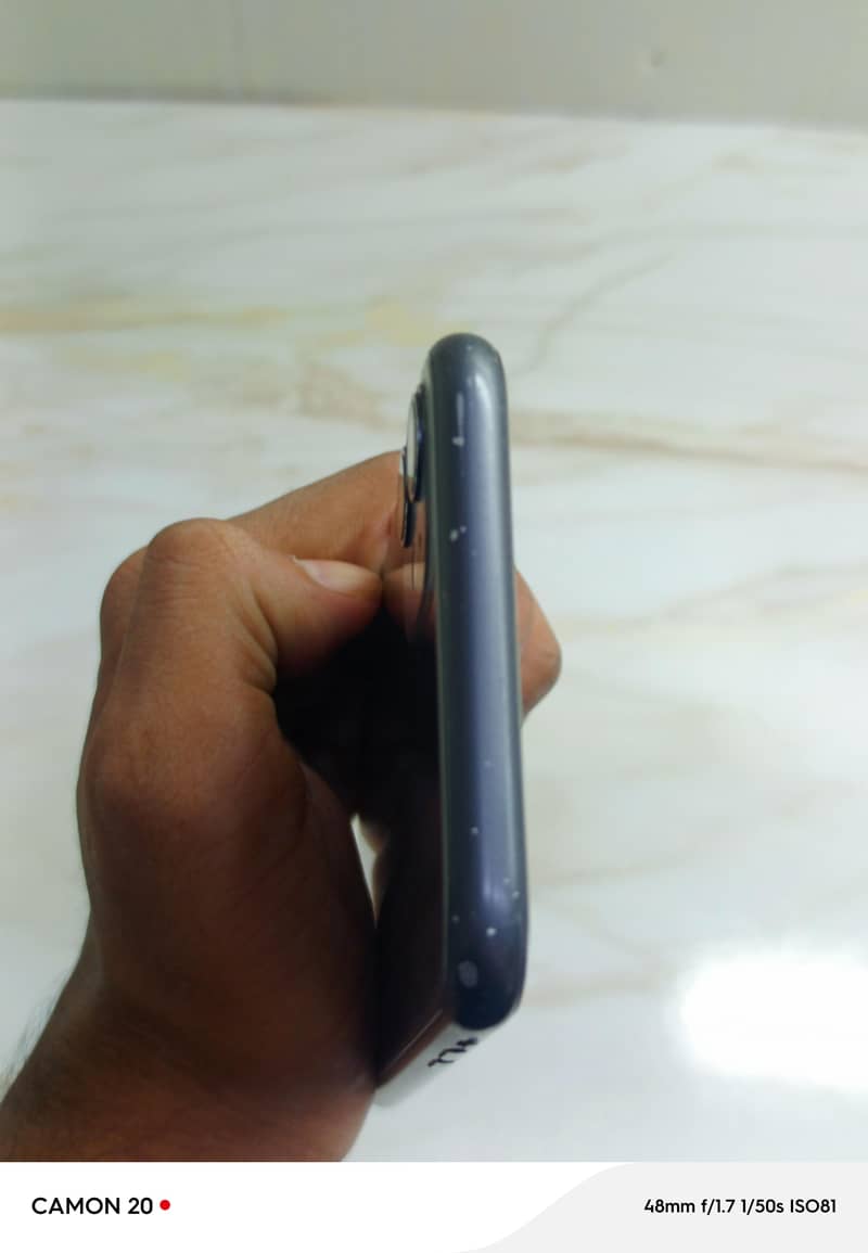 Apple iPhone 11 3