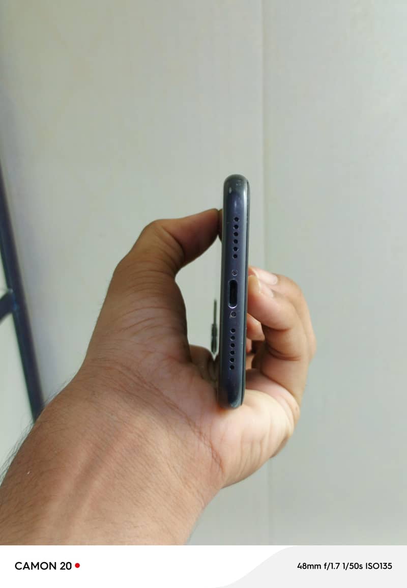 Apple iPhone 11 4