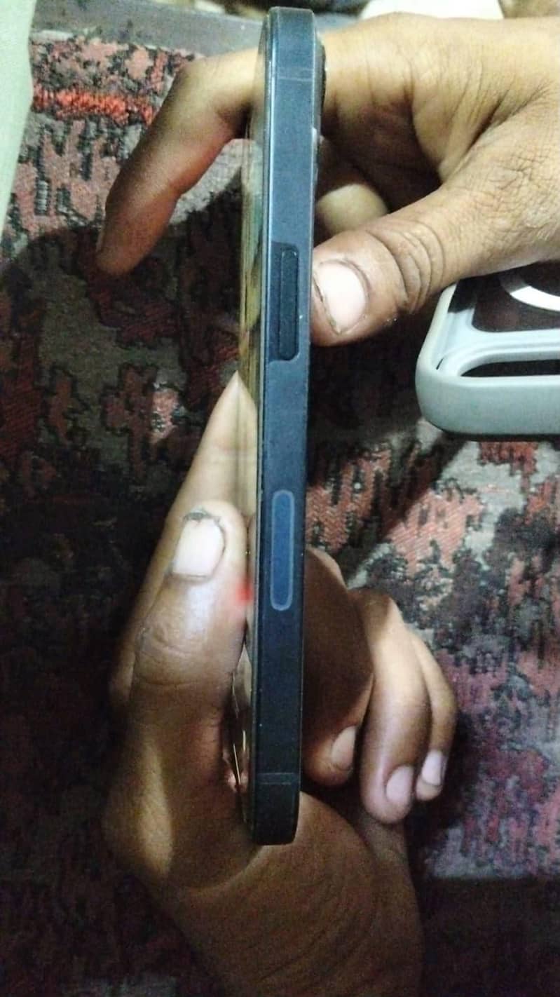 Apple iPhone 13 2