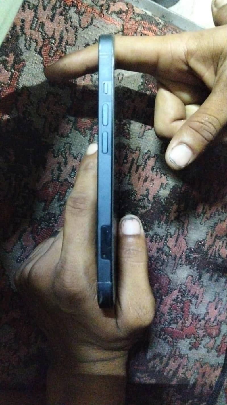 Apple iPhone 13 3