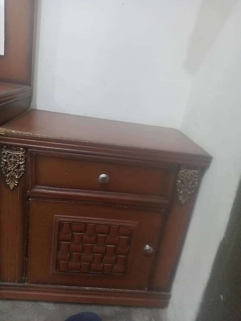 bed with side tables 4