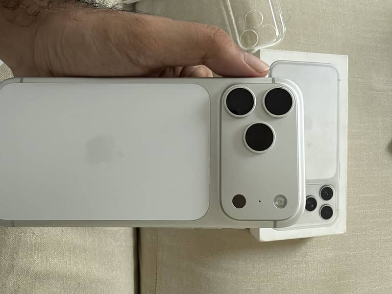 Apple iPhone 17 Pro Max 0