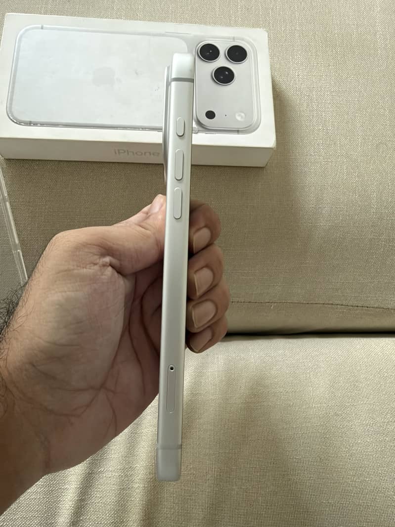 Apple iPhone 17 Pro Max 1