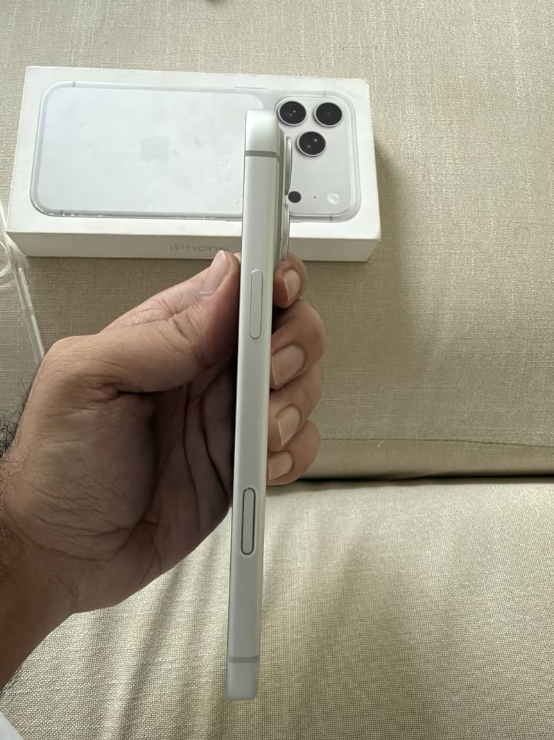 Apple iPhone 17 Pro Max 2
